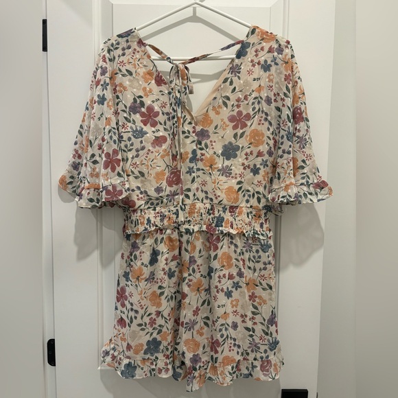 Size medium Sadie and Sage cream with flowers romper. - Picture 1 of 2